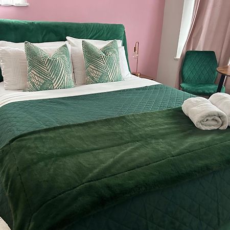The Lily Pad Near Poole Dorset Self Contained Private Entrance And Free Parking 호텔 Corfe Mullen 외부 사진
