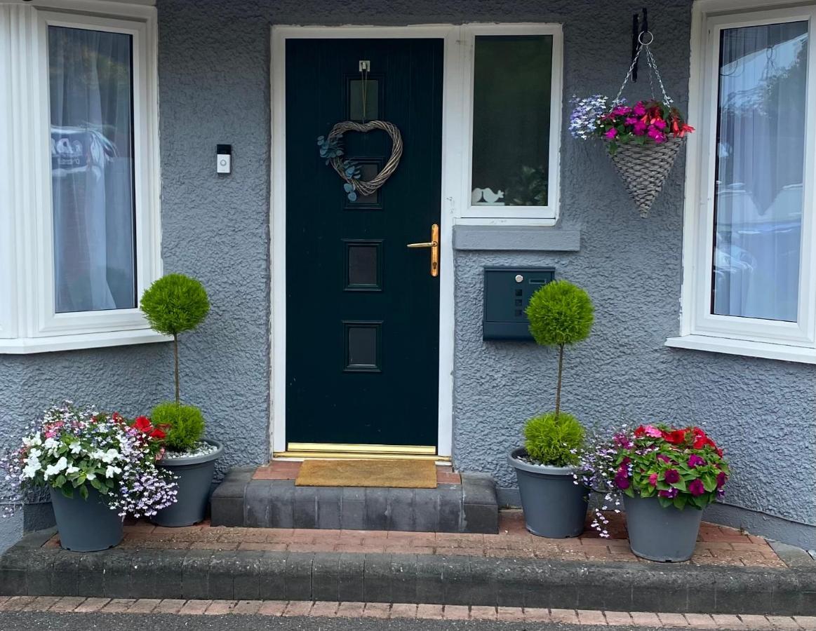 The Lily Pad Near Poole Dorset Self Contained Private Entrance And Free Parking 호텔 Corfe Mullen 외부 사진